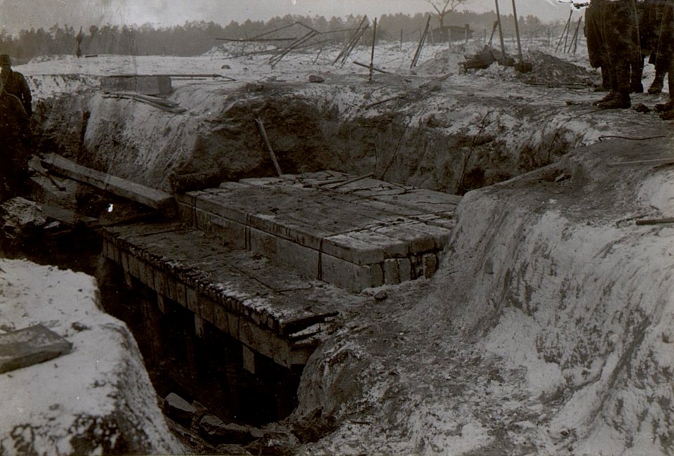 Technischer Kurs.Holzkasten mit Betonschichte. (BildID 15663524)