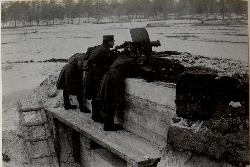 Technischer Kurs.Maschinengewehr feuernd (BildID 15663439)