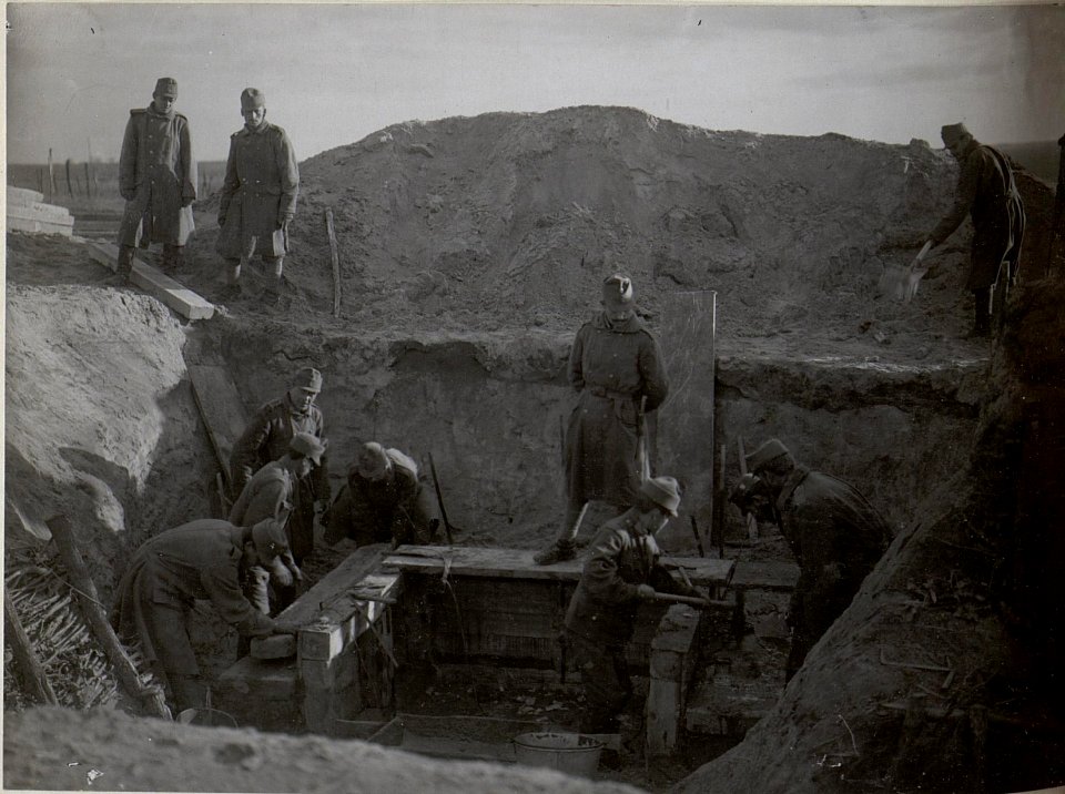 Technischer Kurs.Minenbrunnen im Bau. (BildID 15656120)
