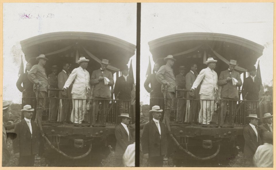 Teddy Roosevelt speaking at the back of a railroad car LCCN2009633759