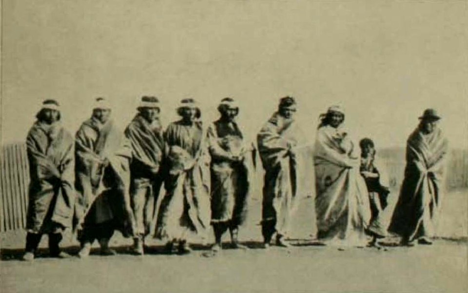 Tehuelches que figuraron en la exposición de San Luis en Norteamérica - Los Shelknam (page 184 crop)