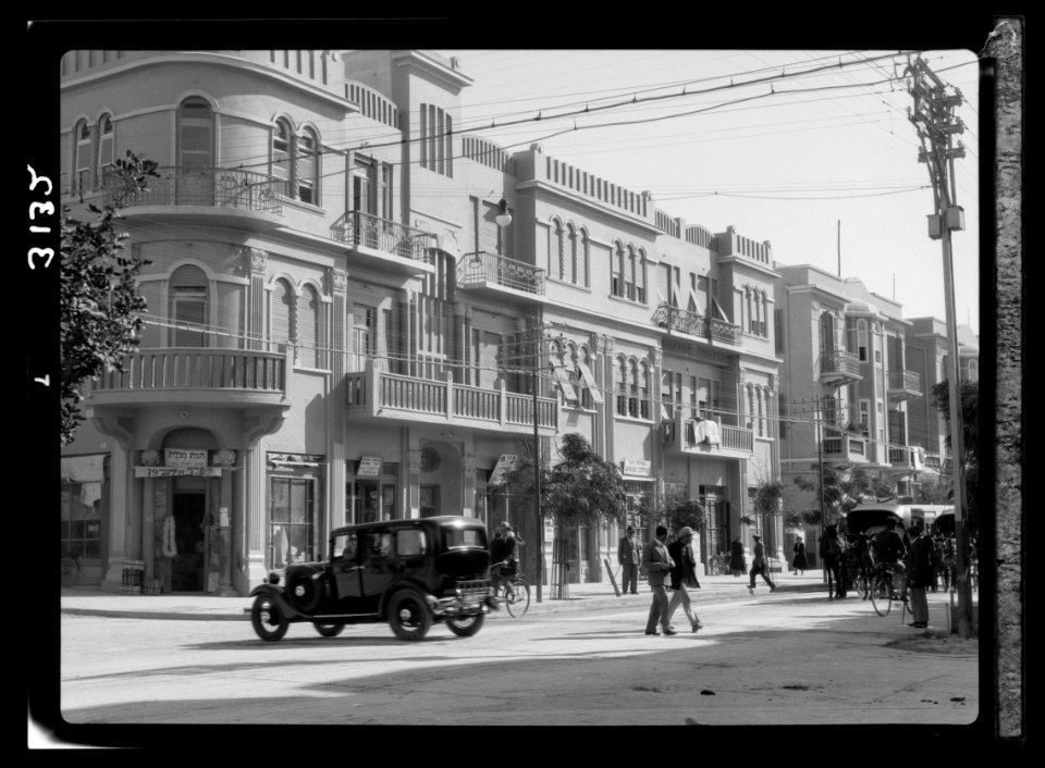 Tel Aviv. Allenby Street. Stores and apartments LOC matpc.15184