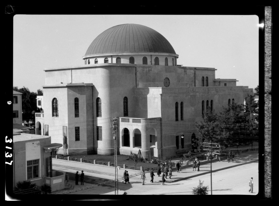 Tel Aviv. The large synagogue. Ashkenazim LOC matpc.15186