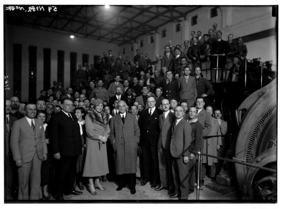 Tel Aviv. Lord and Lady Reading in power house. Large group. LOC matpc.02669