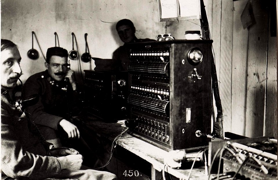 Telefonzentrale bei der 2.Infanteriedivision (BildID 15705125)