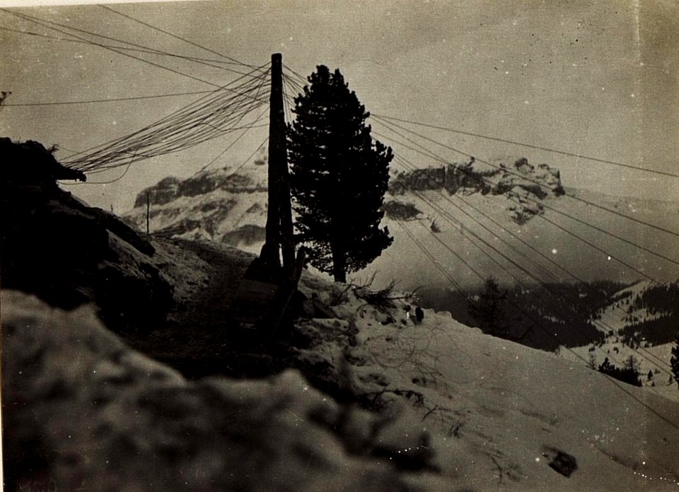 Telefonzentrale auf Alpenrose, Dezember 1915. (BildID 15582667)