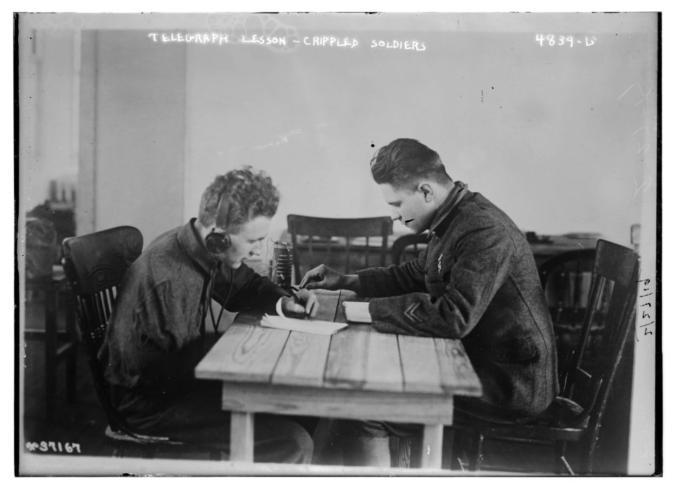 Telegraph lesson - crippled soldiers LCCN2014708455