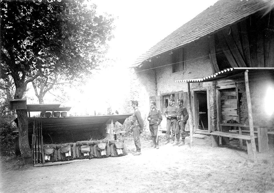 Telefonzentrale und Unterkunftshütte der Mannschaft - CH-BAR - 3238832