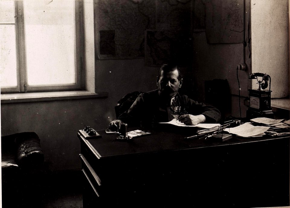 Telephon-Chef Oberst Müller (Kanzlei) 14-III.1918. (BildID 15713426)