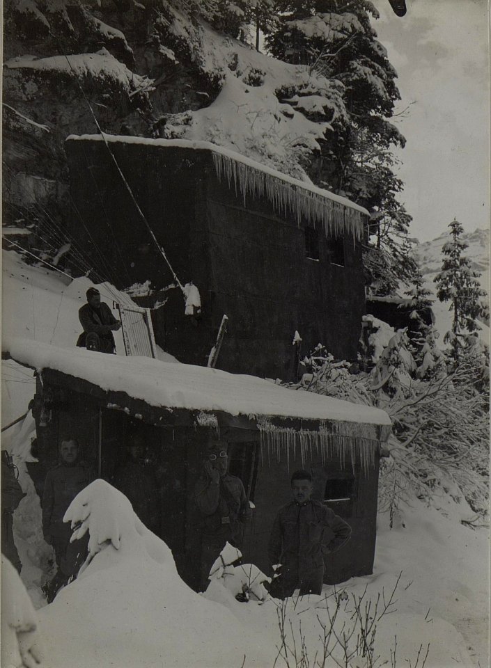Telephonzentrale a-1700 m Höhe.Contrinschlucht. (BildID 15459597)