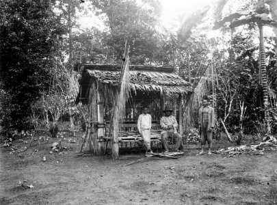 Tempat djiwa, hus för de dödas andar. Byn Mojag. Sulawesi, Kabupaten Bolaang Mongondow. Indonesien - SMVK - 010696