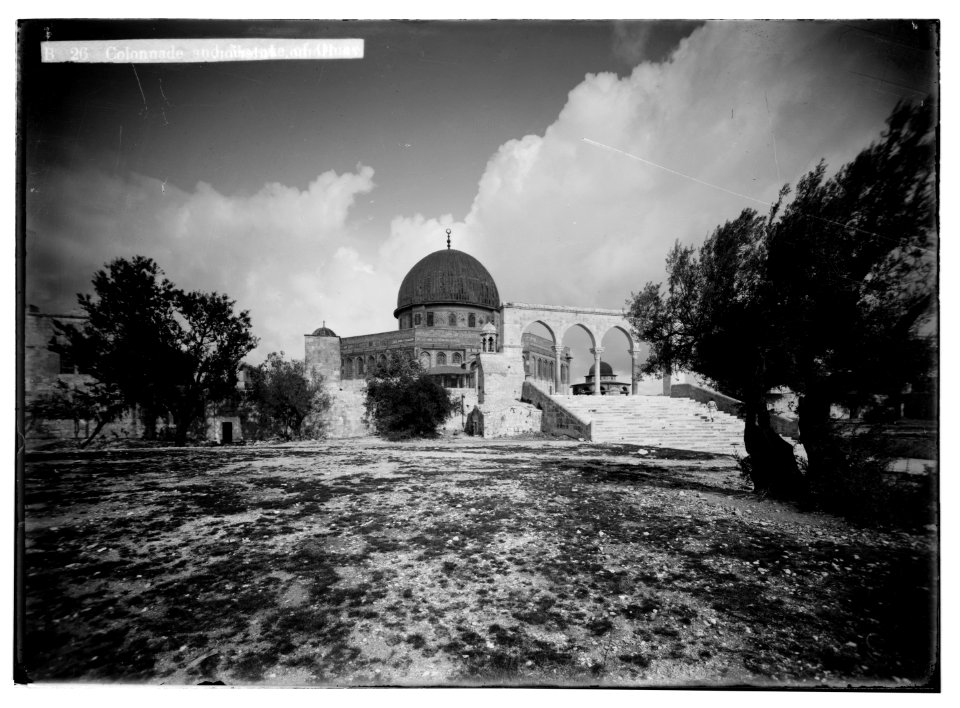 Temple area, Mosque of Omar (i.e., Dome of the Rock), etc. Colonnade and Mosque of Omar. LOC matpc.05444