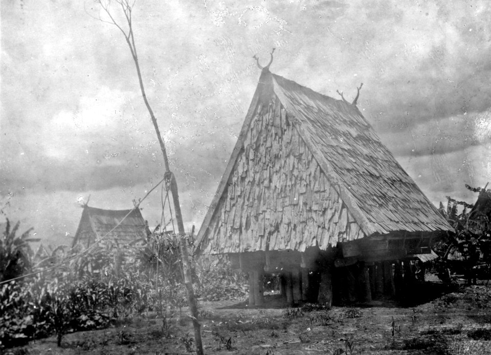 Tempel i byn Doda. Sulawesi. Indonesien - SMVK - 010703