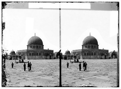 Temple area, Mosque of Omar (i.e., Dome of the Rock), etc. Mosque of Omar, near view. LOC matpc.00891