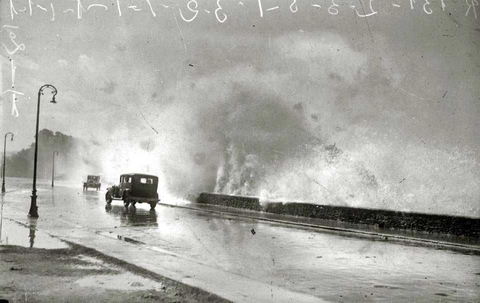 Temporal de mar en el Paseo Nuevo (1 de 1) - Fondo Car-Kutxa Fototeka