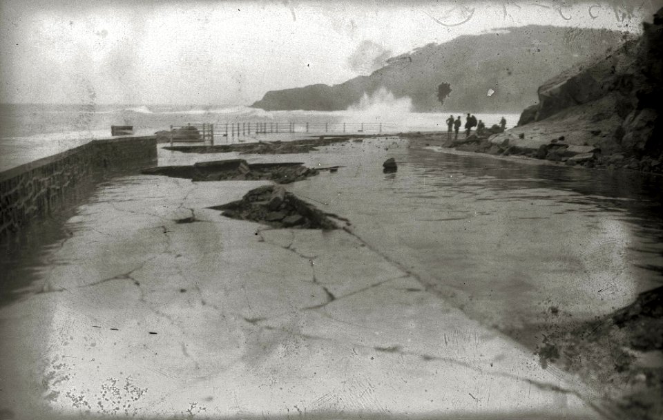 Temporal de mar en San Sebastián (1 de 96) - Fondo Car-Kutxa Fototeka