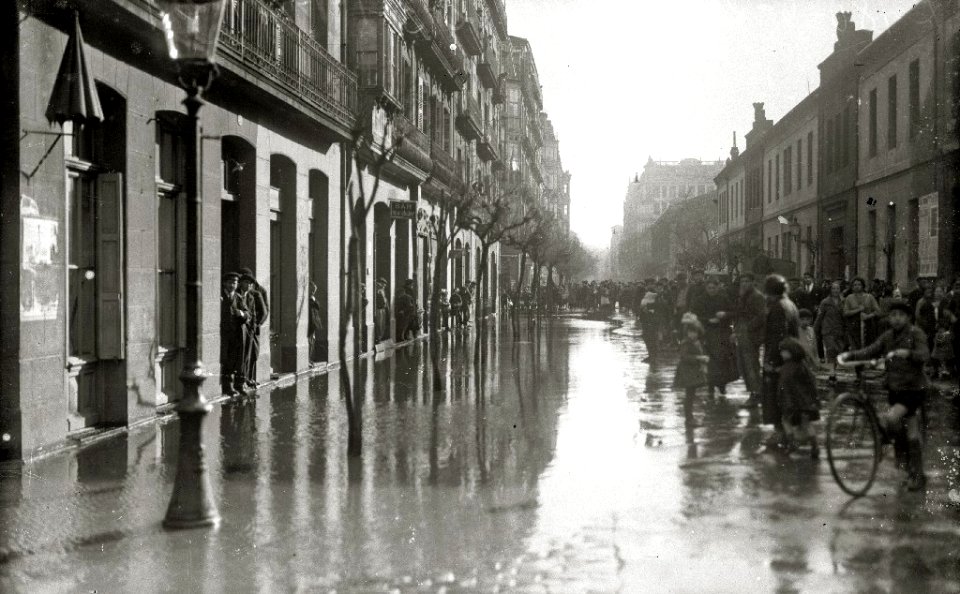 Temporal de mar en San Sebastián (25 de 96) - Fondo Car-Kutxa Fototeka