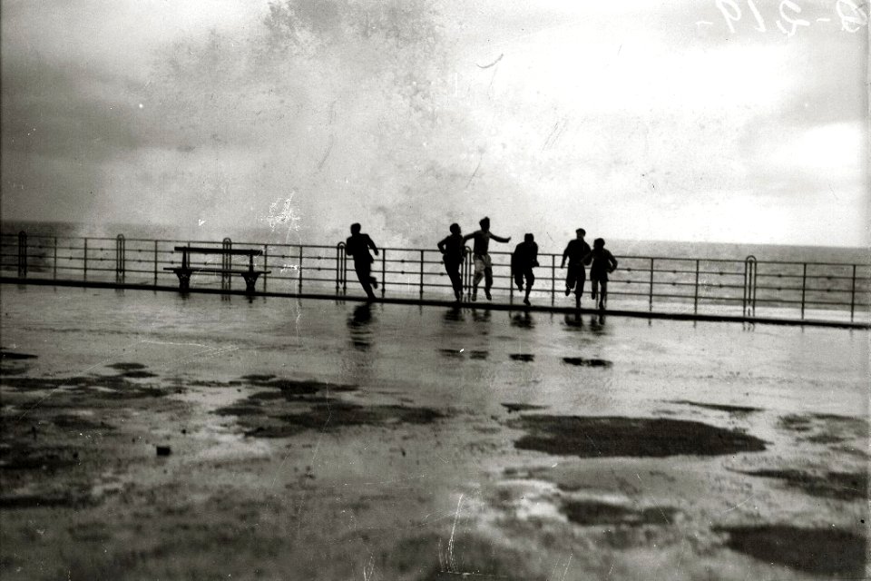 Temporal de mar en San Sebastián (47 de 96) - Fondo Car-Kutxa Fototeka
