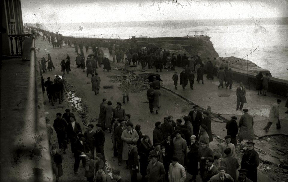 Temporal de mar en San Sebastián (6 de 96) - Fondo Car-Kutxa Fototeka