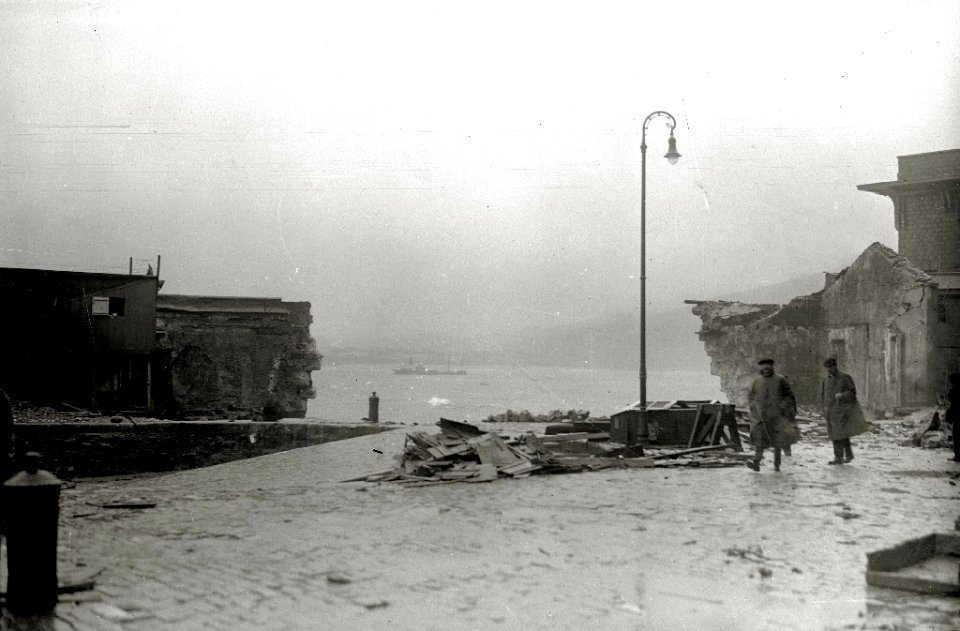 Temporal de mar y destrozos en el puerto (2 de 10) - Fondo Car-Kutxa Fototeka