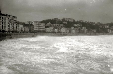 Temporal de mar y destrozos en el puerto (7 de 10) - Fondo Car-Kutxa Fototeka