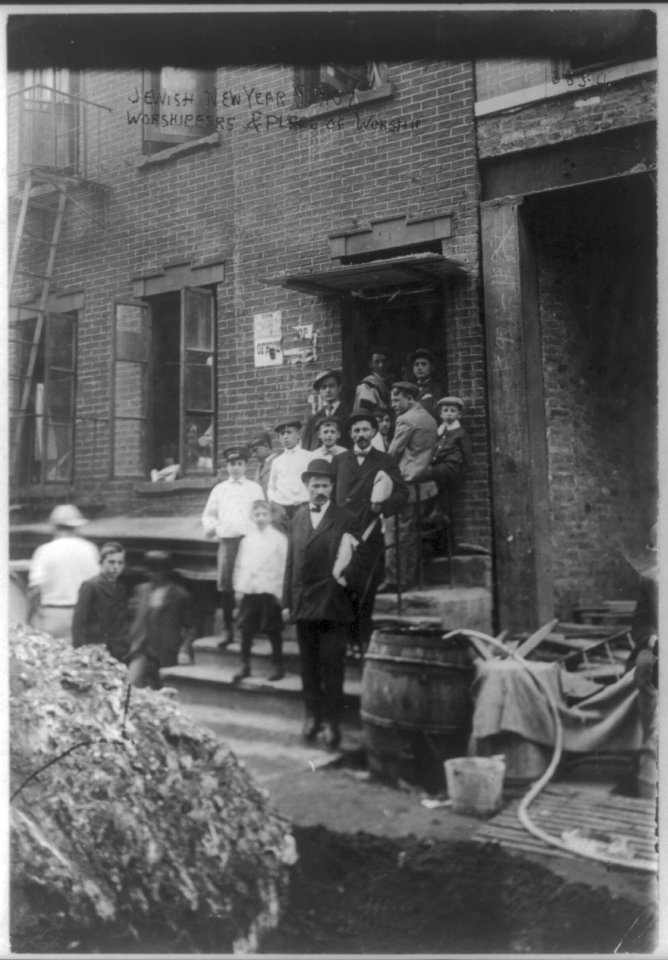 Tenement as synagogue. LCCN2016650853