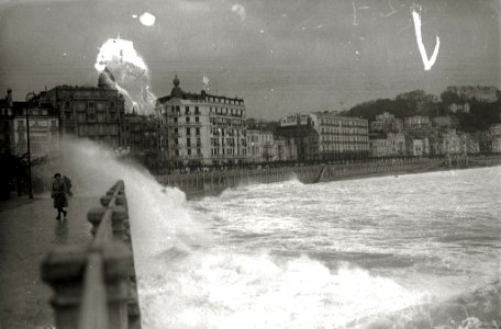 Temporal de mar y destrozos en el puerto (9 de 10) - Fondo Car-Kutxa Fototeka
