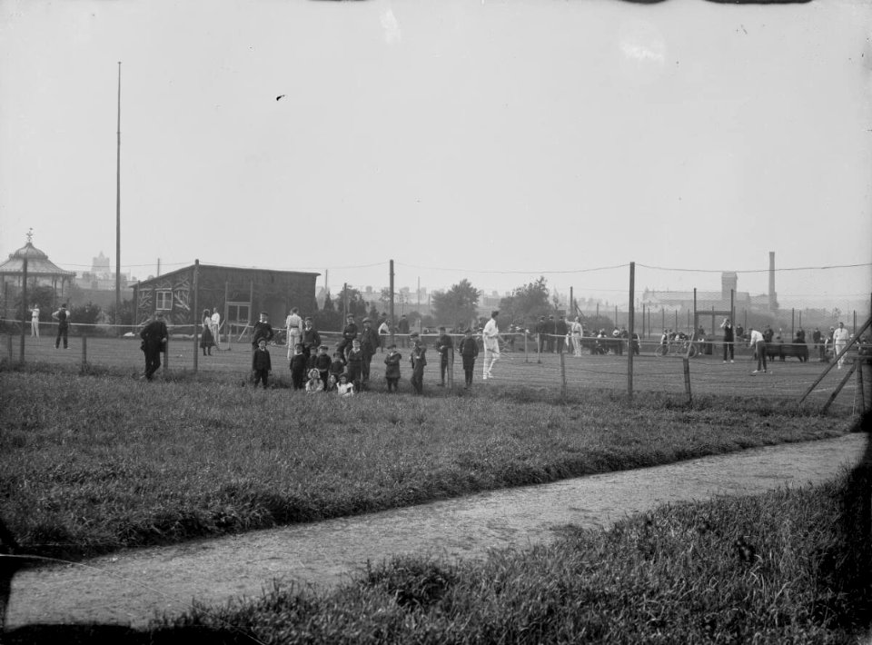 Tennis courts, Splott Park (4641299)