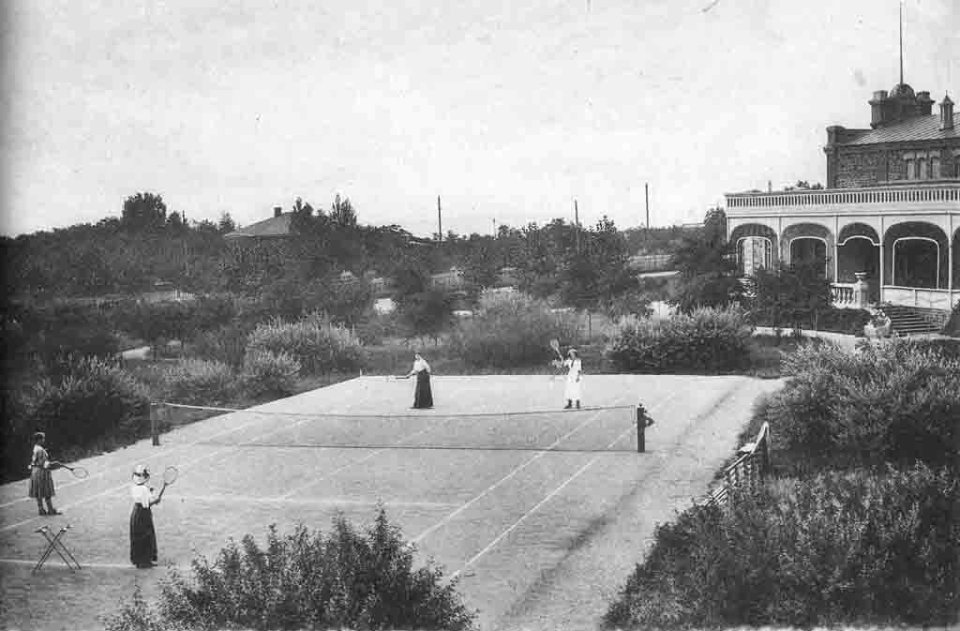 Tennis court (Kadievka)