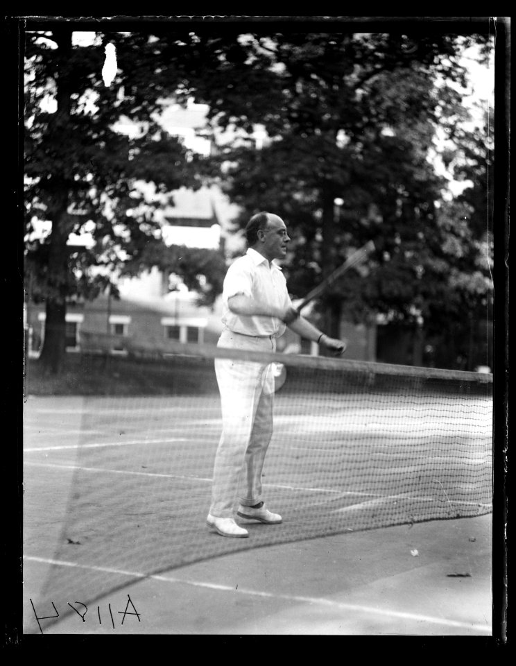 Tennis LCCN2016863174