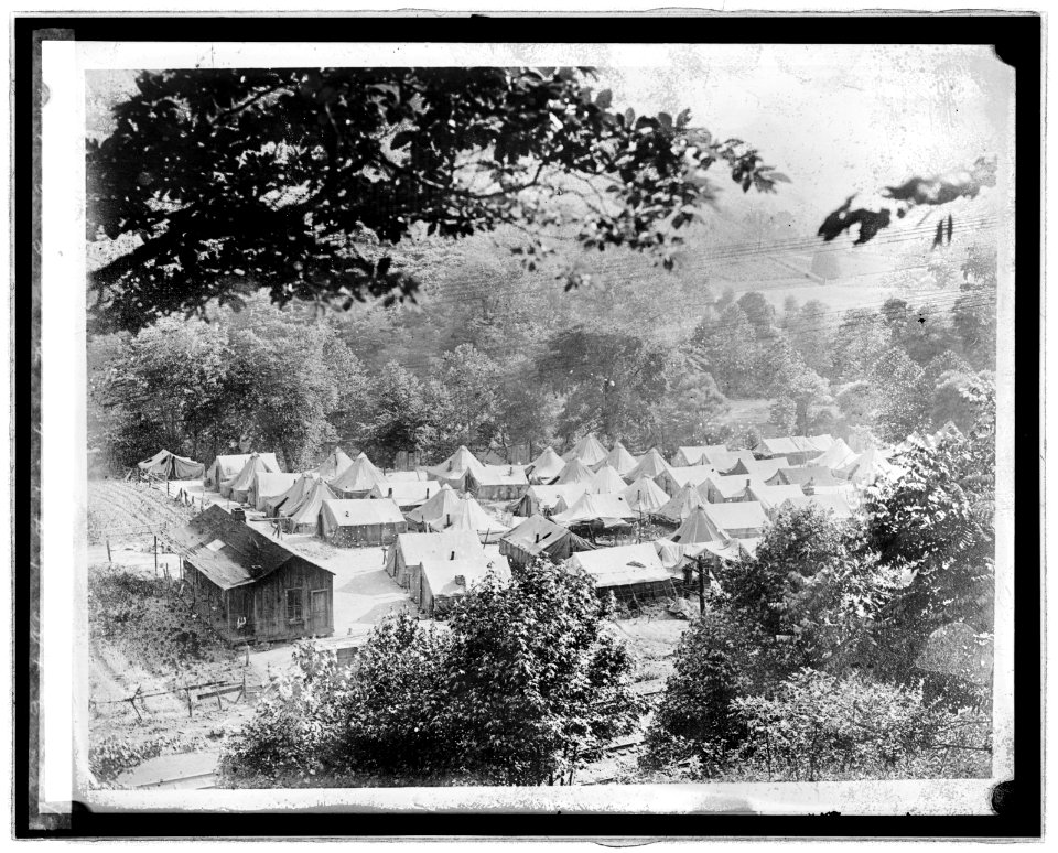 Tent colony of striking union miners, Lick Creek, W.Va., 4-12-22 LCCN2016852473