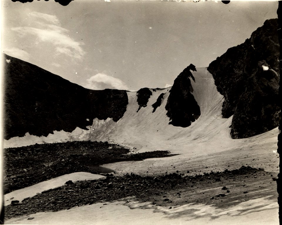 Terminal moraine, Arapaho glacier, 1904
