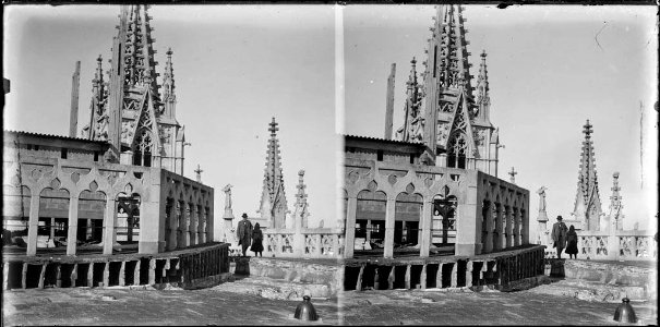 Terrat de la catedral de Barcelona amb gent (AFCEC BORDAS D 4237)