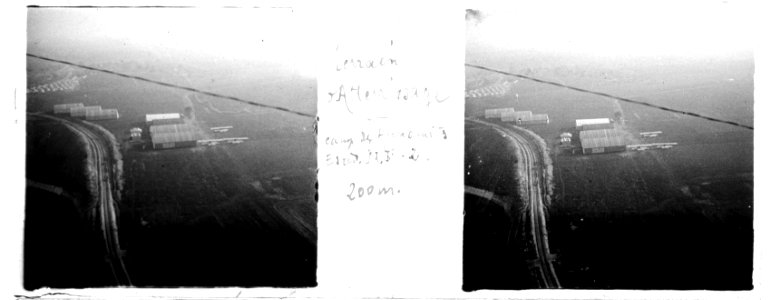 Terrain d'atterrissage. Camp des Annamites. Escad. MF 2. 200m - Fonds Berthelé - 49Fi678