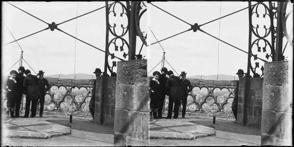 Terrat de la catedral de Barcelona amb gent (AFCEC BORDAS D 4233)