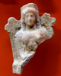 Terracotta seated woman MAB 98.12.1