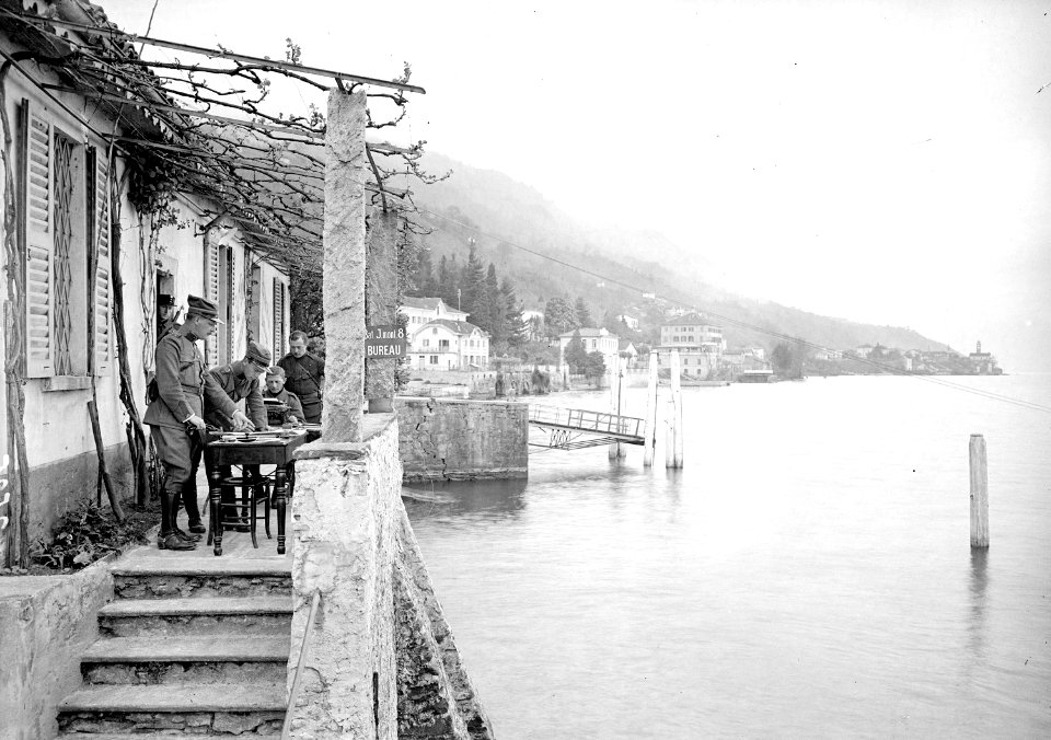 Terrasse vor dem Bataillonsbureau - CH-BAR - 3239514