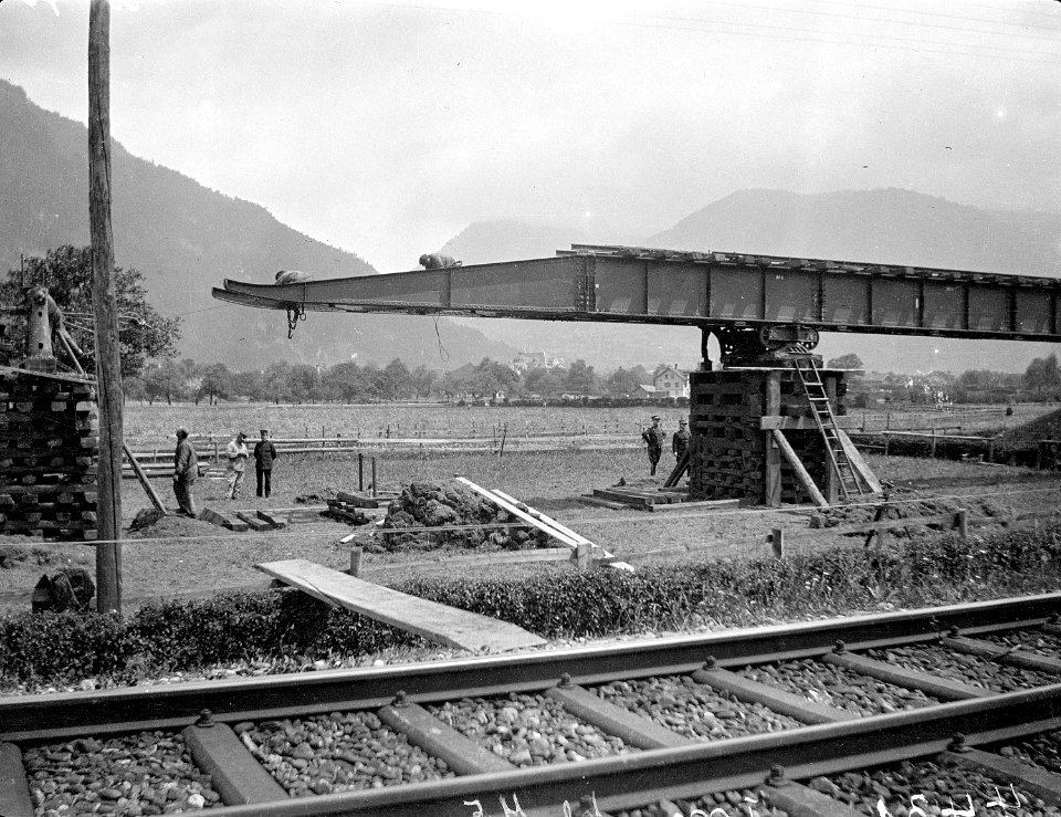 Test einer eisernen Ersatzbrücke für Eisenbahn - CH-BAR - 3236759