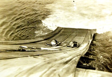 Tests launching seaplane with drag sail trailing on the water, Lutzow, WWI (29990588703)