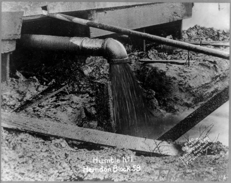 Texas oil wells; Humble No. 1 Herndon Block 58 LCCN2016648036
