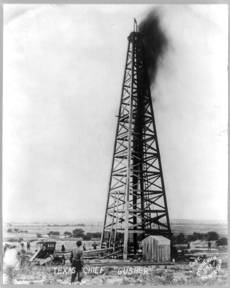 Texas oil wells; Texas Chief gusher LCCN2016648042