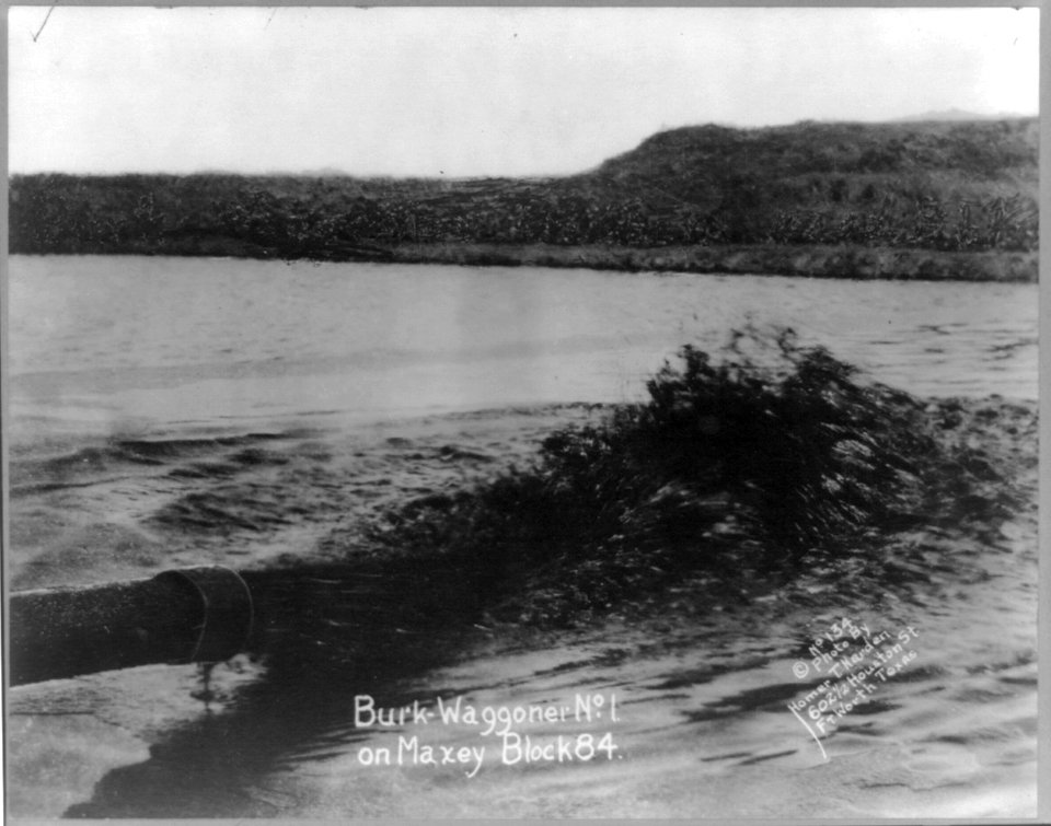 Texas oil wells; Burk-Waggoner No.1 on Maxey Block 84 LCCN2016648037