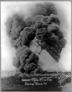 Texas oil wells; Golden-Cycle No. 1 on Fire, Renner Block 75 LCCN2016648044