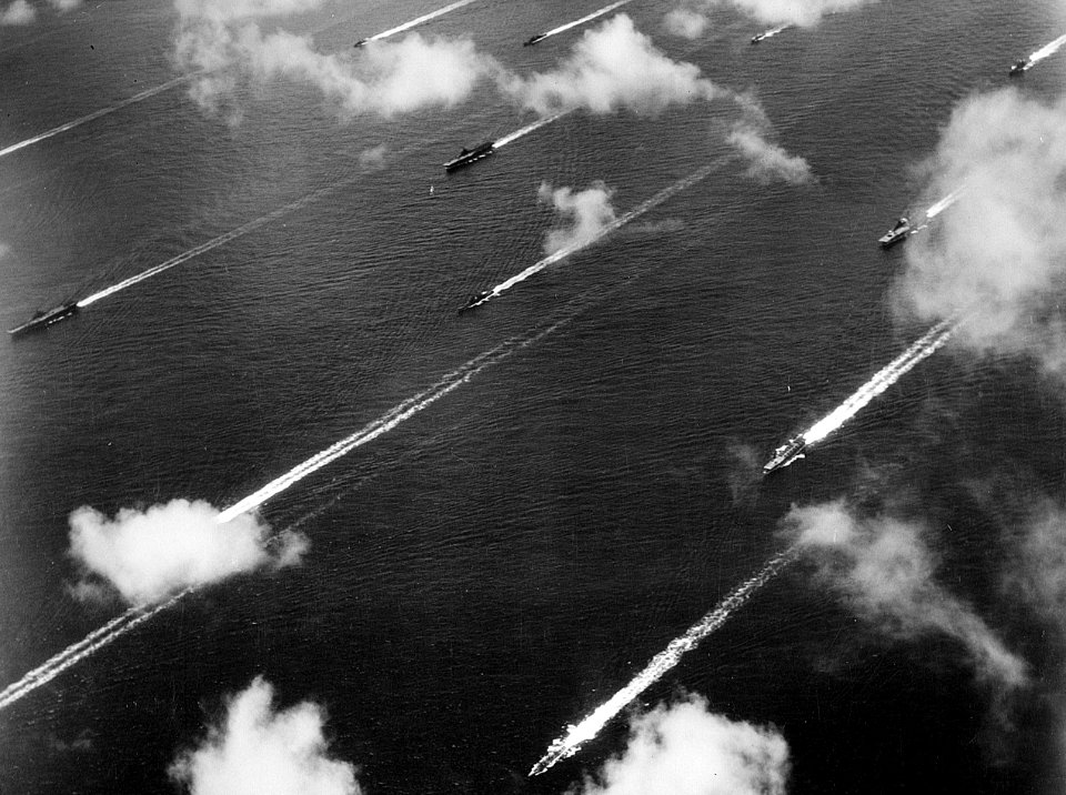 TF 38 en route to Japan 1945