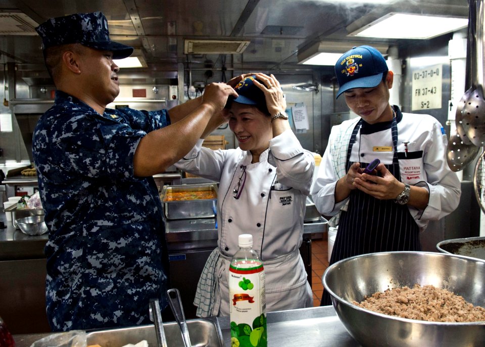 Thai chefsconduct a cooking exchange with U.S. Navy chefs
