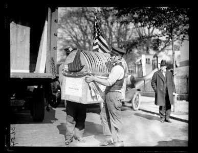 Thanksgiving turkey, his excellency Warren G. Harding, President of the United States, Washington, D.C. LCCN2016890915 photo