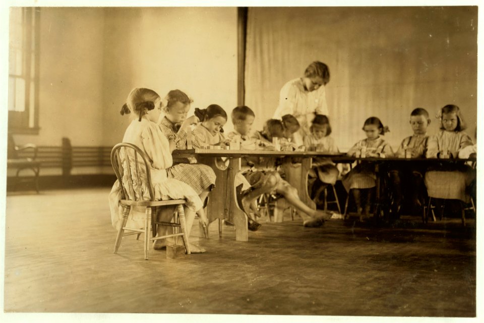 The 'Kinleygarten' (the mill Policeman called it) at Lynchburg (Va.) Cotton Mills. The children of the mill settlement, from six to eight years attend. Several older boys (see exterior LOC nclc.02157