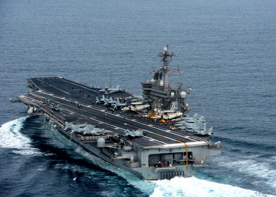 The aircraft carrier USS Carl Vinson (CVN 70) transits the Pacific Ocean. (28329470132)