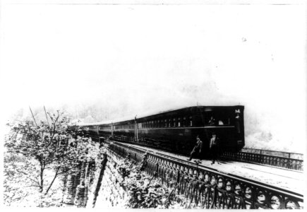 The Adam's Windsplitter, B&O experimental streamlined train of 1900 LCCN96511663