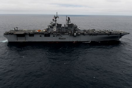 The amphibious assault ship USS America (LHA 6) is underway in the Pacific Ocean Sept 140905-N-MD297-018
